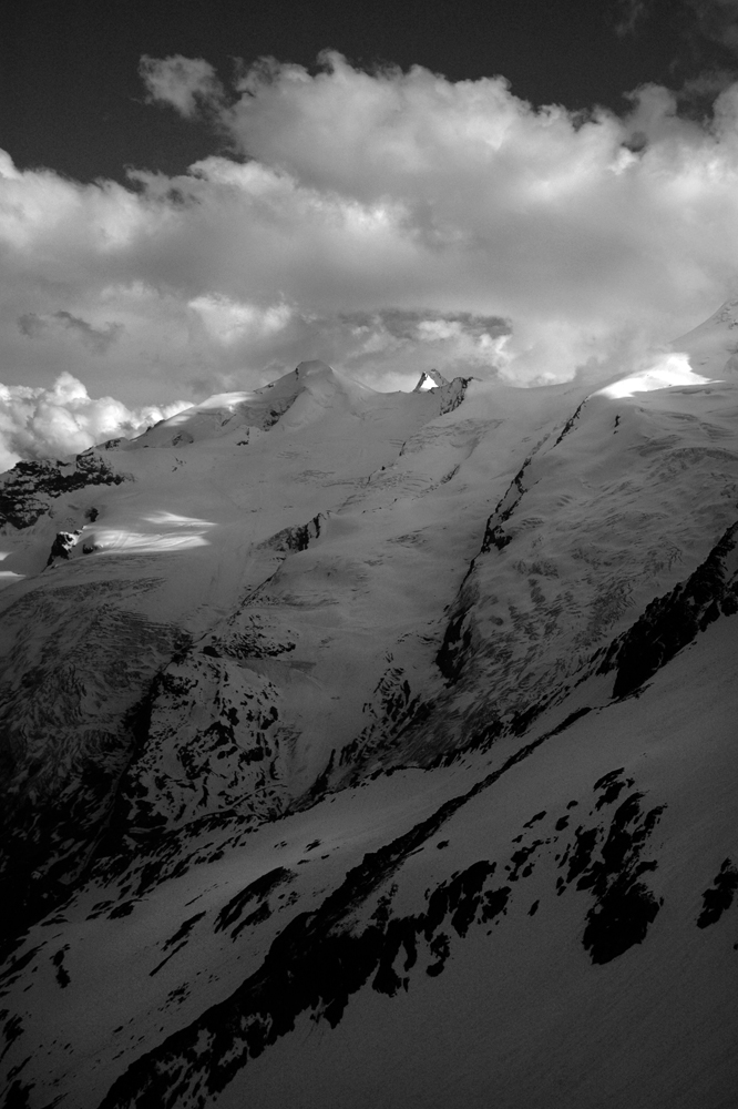 Glaciers et montagnes région de Saas-Fe, Valais, Suisse.